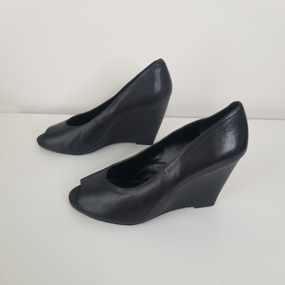 BCBGeneration Black Leather Chunky Wedge Peeptoe Sandals Size 9.5 - Picture 6 of 9